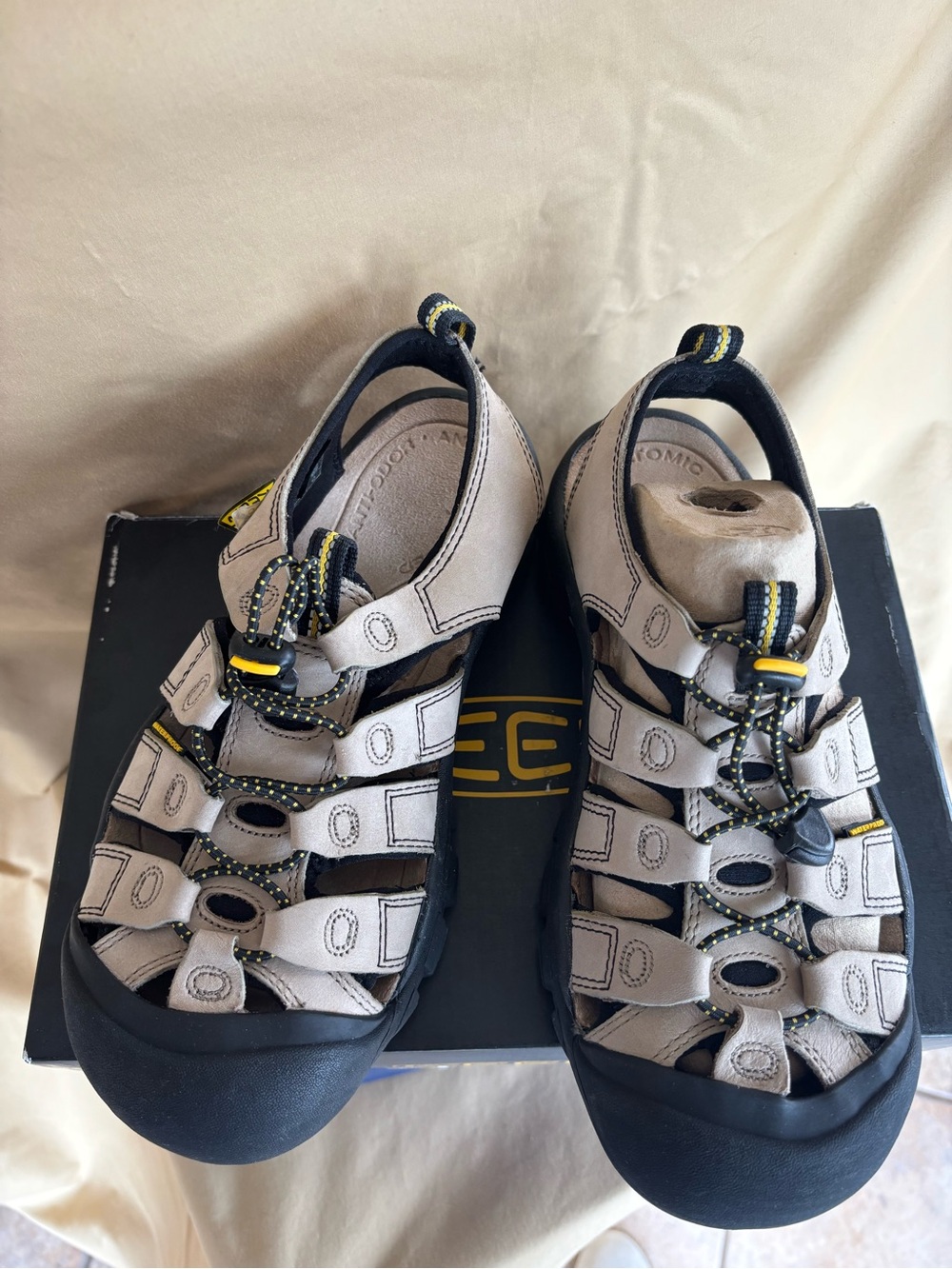 Keen women’s Sandals in Light Gray with Black and Yellow Detail